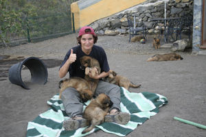 Hunde Züchter bekommt Besuch